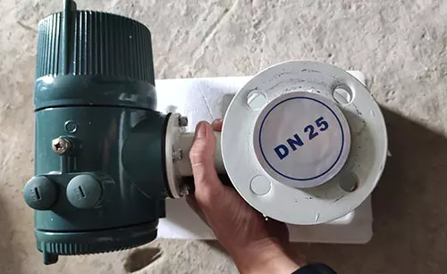 đồng hồ lưu lượng nước điện từ DN25