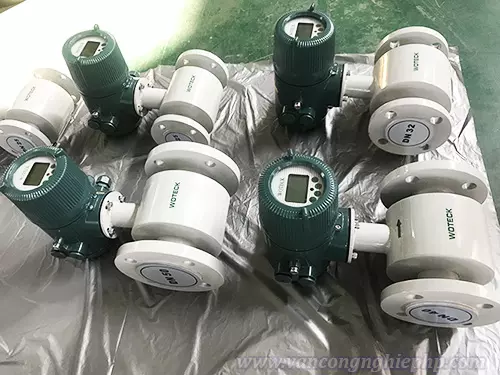 Đồng hồ đo nước điện tử DN40 luôn có sẵn