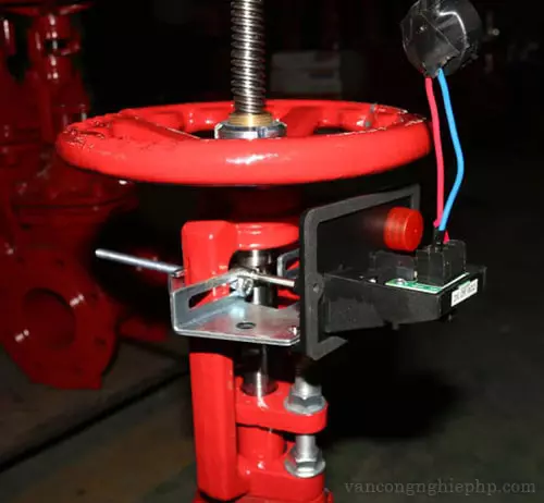 Van cổng kèm công tắc giám sát