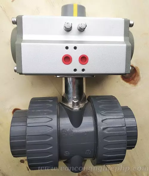 van bi nhựa rắc co điều khiển khí nén