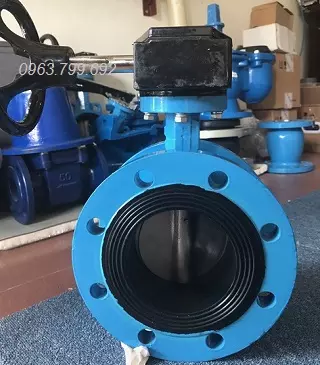 van bướm lắp mặt bích