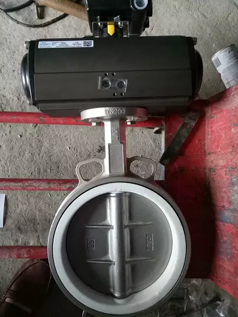 vanbuominoxdieukhienbangkhinen Van bướm inox điều kiển bằng khí nén