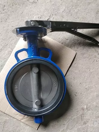 van bướm thân gang cánh inox tay gạt