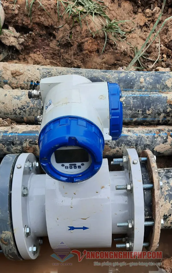 Lắp đặt đồng hồ lưu lượng điện từ Hansung trong đường ống dẫn nước sạch